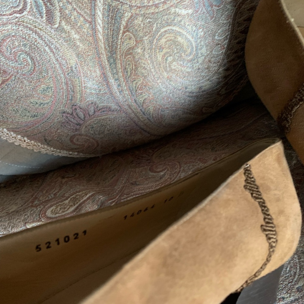 Bruno Magli ladies size 10(US) tan suede pumps